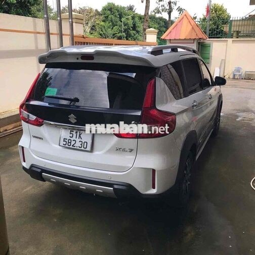 Suzuki XL7 2022 7 chỗ số tự động trắng