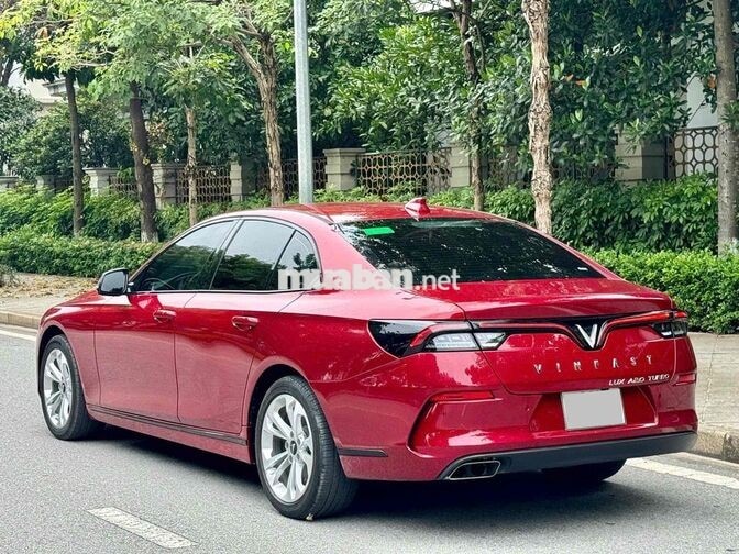 VinFast Lux A2.0 5 chỗ tự động màu Đỏ