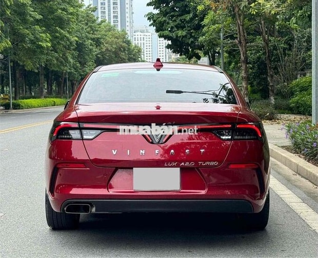 VinFast Lux A2.0 5 chỗ tự động màu Đỏ