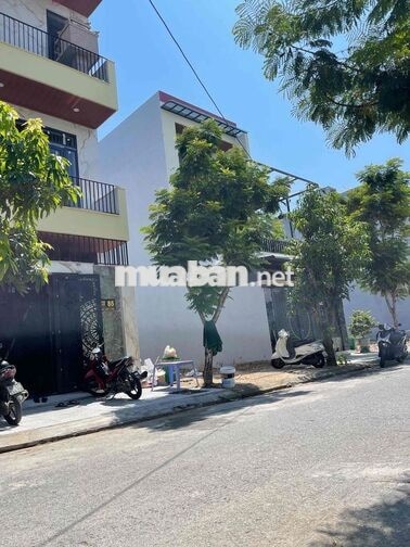 Bùi Bỉnh Uyên hướng Đông 2 mặt tiền giá chỉ 4tỷ2 có TL
