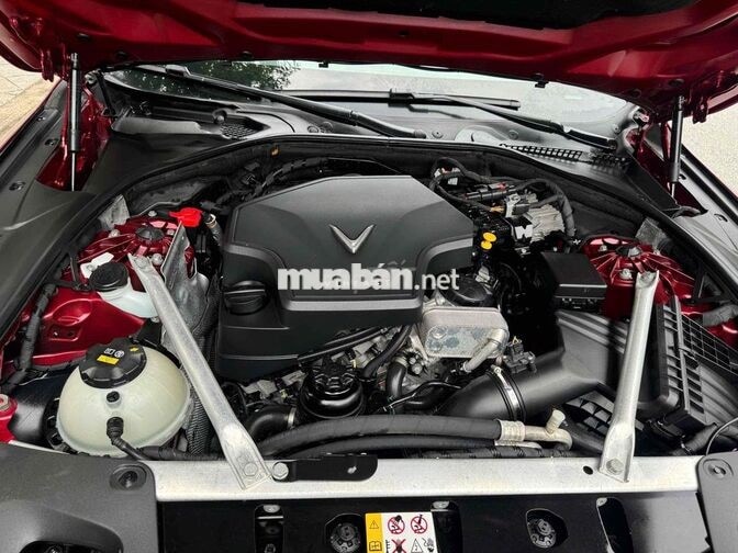 VinFast Lux A2.0 5 chỗ tự động màu Đỏ