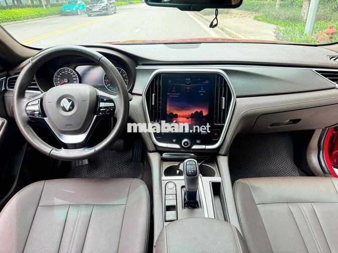 VinFast Lux A2.0 5 chỗ tự động màu Đỏ