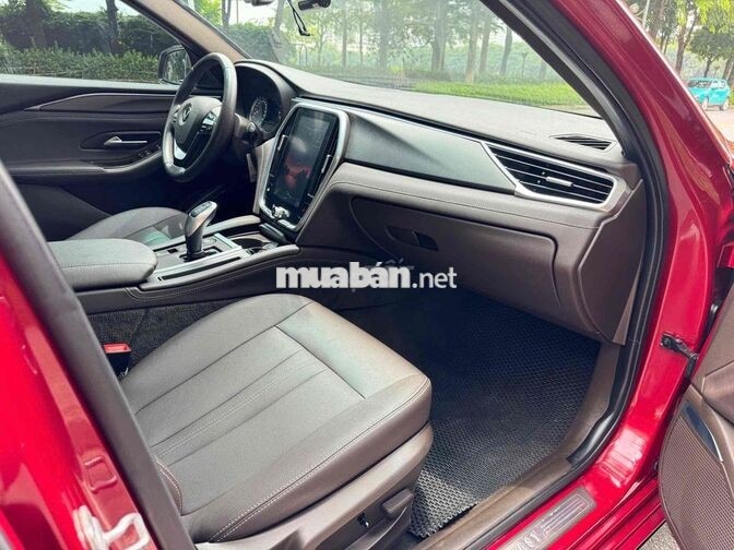 VinFast Lux A2.0 5 chỗ tự động màu Đỏ