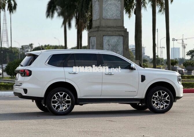Ford Everest 2025 Titanium 2.0L Trắng