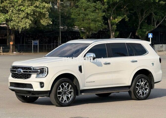 Ford Everest 2025 Titanium 2.0L Trắng