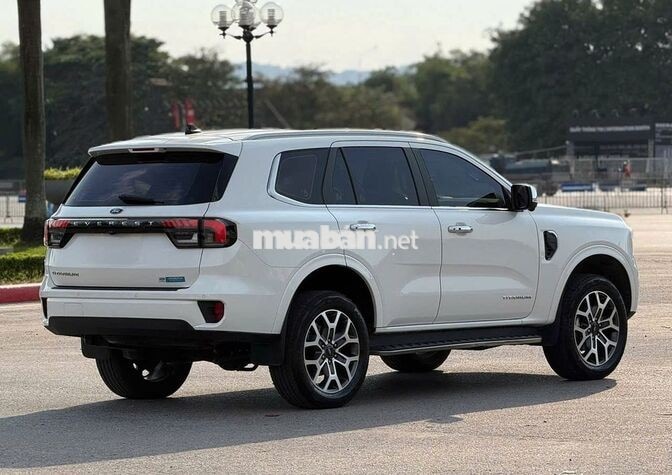 Ford Everest 2025 Titanium 2.0L Trắng