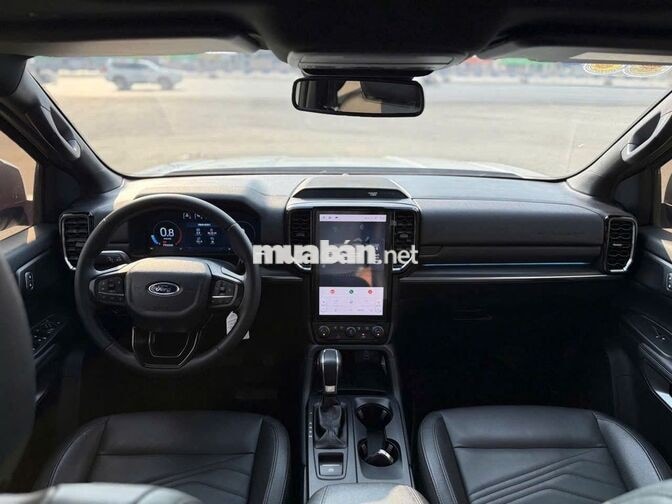 Ford Everest 2025 Titanium 2.0L Trắng