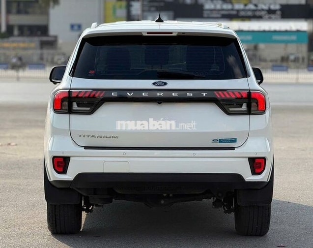 Ford Everest 2025 Titanium 2.0L Trắng