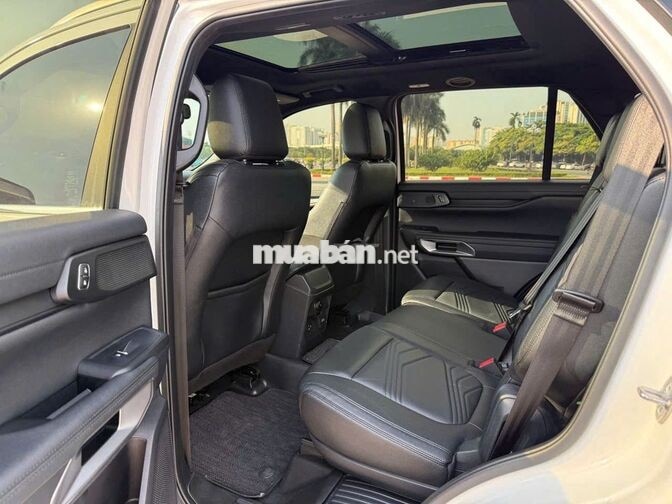Ford Everest 2025 Titanium 2.0L Trắng