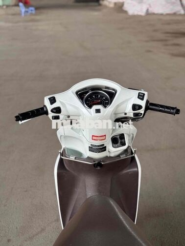Honda Vision màu trắng