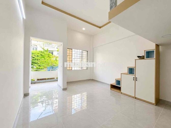 KHAI TRƯƠNG PHÒNG GÁC DUPLEX BAN CÔNG / CỬA SỔ – GẦN UEH
