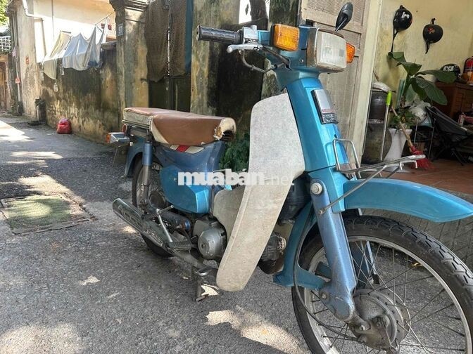 Honda Cub 82 màu xanh dương