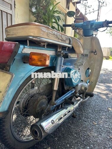 Honda Cub 82 màu xanh dương