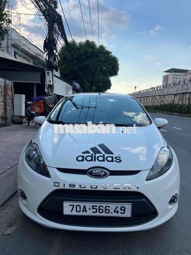 Ford Fiesta Sedan Tự động Trắng