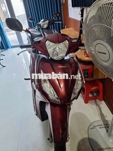 Honda Vision màu đỏ mận