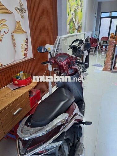 Honda Vision màu đỏ mận