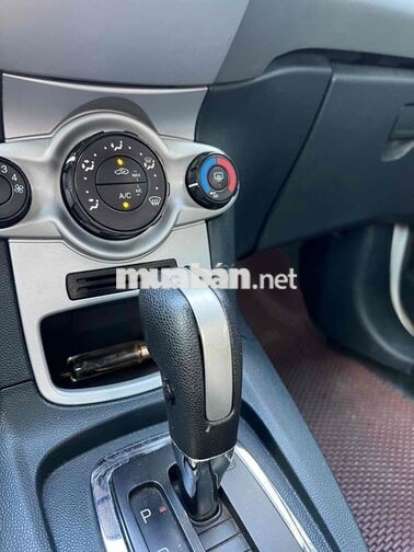 Ford Fiesta Sedan Tự động Trắng