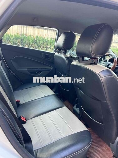 Ford Fiesta Sedan Tự động Trắng