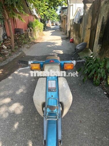 Honda Cub 82 màu xanh dương