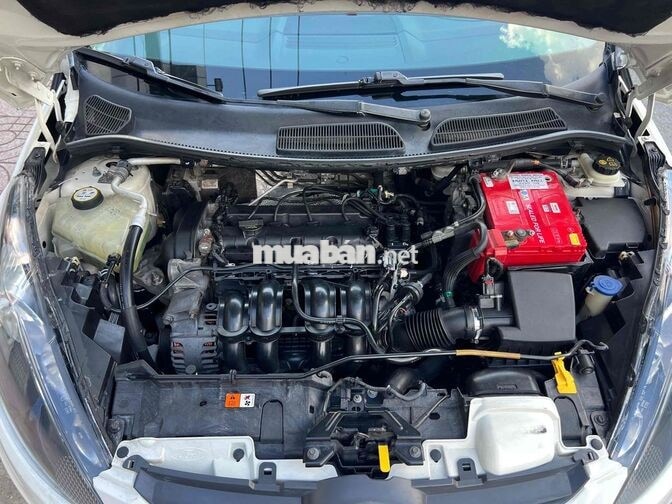 Ford Fiesta Sedan Tự động Trắng