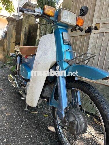 Honda Cub 82 màu xanh dương