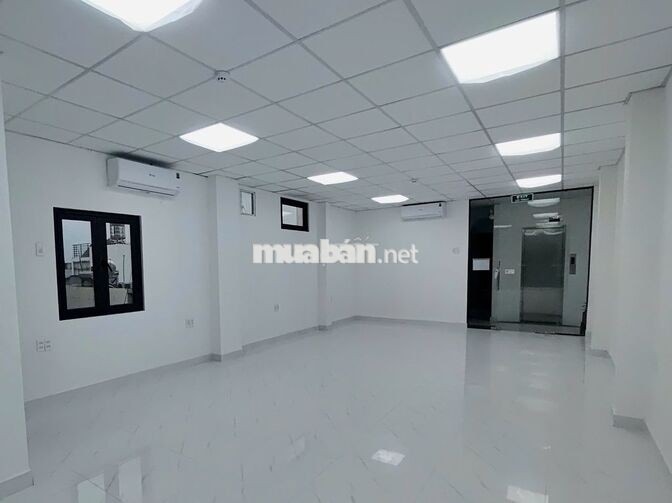 Cho thuê văn phòng mới 50m2, ngang 5m, gần ETOWN, dưới cầu Calmette