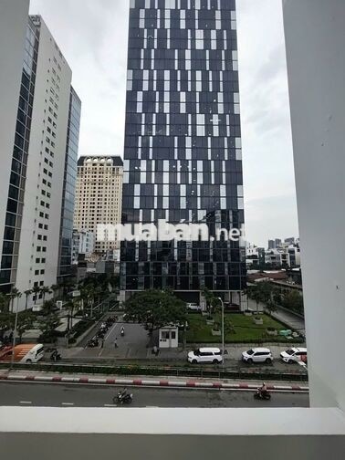 Cho thuê văn phòng mới 50m2, ngang 5m, gần ETOWN, dưới cầu Calmette