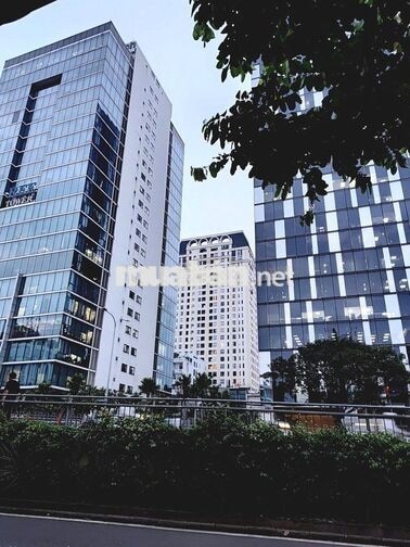 Cho thuê văn phòng mới 50m2, ngang 5m, gần ETOWN, dưới cầu Calmette