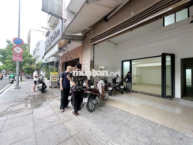 Mặt bằng 4,5x10 mặt tiền Lũy Bán Bích, kd tự do, vỉa hè rộng 15tr TL