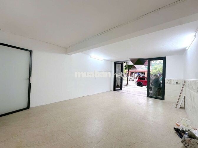 Mặt bằng 4,5x10 mặt tiền Lũy Bán Bích, kd tự do, vỉa hè rộng 15tr TL