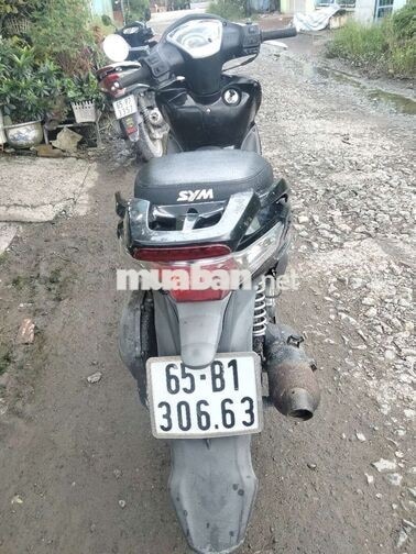Xe máy SYM Shark 125Fi màu đen