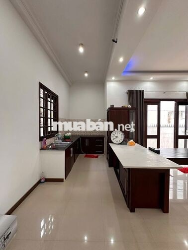 CHO THUÊ VILLA SIÊU ĐẸP 3 PHÒNG NGỦ GIÁ 17 TRIỆU CÓ SÂN ĐẬU XE HƠI KHU