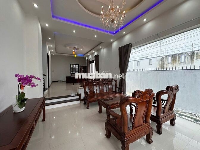 CHO THUÊ VILLA SIÊU ĐẸP 3 PHÒNG NGỦ GIÁ 17 TRIỆU CÓ SÂN ĐẬU XE HƠI KHU
