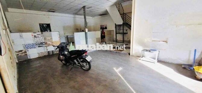 Cho thuê kho trệt, lầu ( DT: 9x15m), đường xe tải Bông Sao P5 Q8