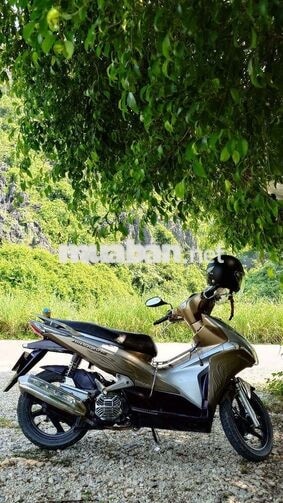 Honda Air Blade màu vàng đồng