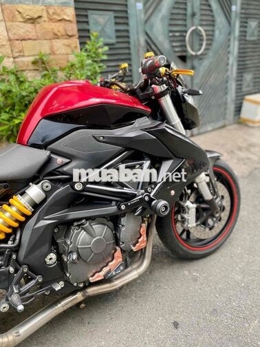 Mô tô Benelli BN 600 2017 màu Đỏ đen