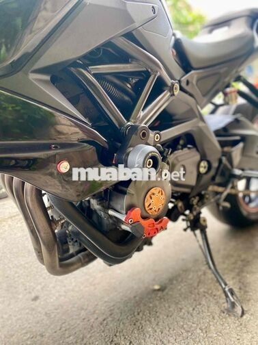 Mô tô Benelli BN 600 2017 màu Đỏ đen