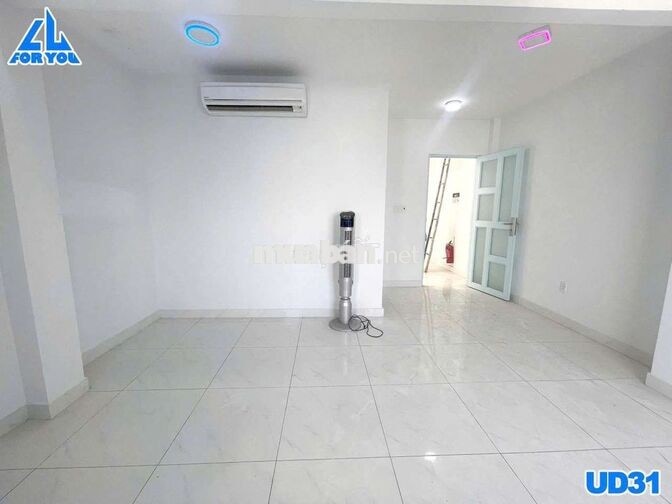 Cần Pass phòng mới rộng rãi có ban công, nvs riêng