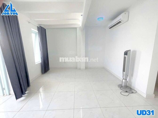 Cần Pass phòng mới rộng rãi có ban công, nvs riêng