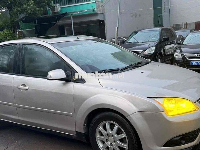 FORD FOCUS 5 CHỖ XĂNG MÀU BẠC