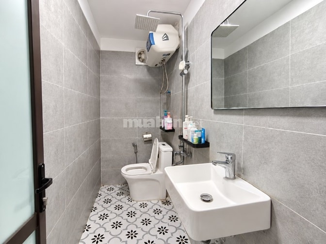 Nhà mặt phố Khâm Thiên kinh doanh đỉnh cao, Dt 83m2, 5t, mt 4.1m.