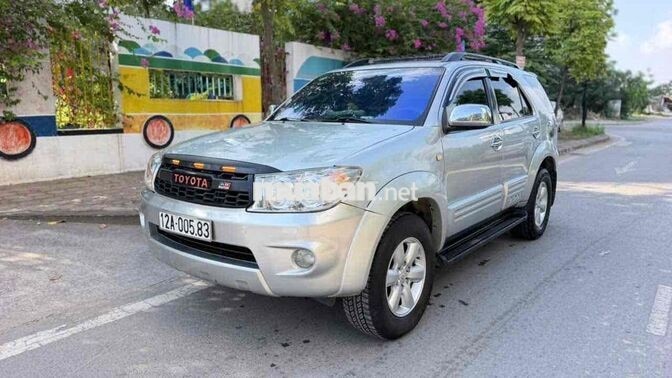 Toyota Fortuner 2012 Số sàn Máy dầu Bạc