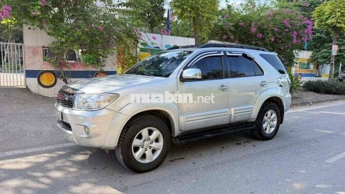 Toyota Fortuner 2012 Số sàn Máy dầu Bạc
