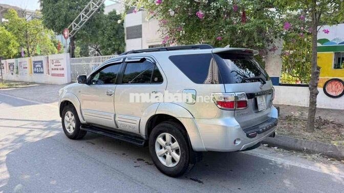 Toyota Fortuner 2012 Số sàn Máy dầu Bạc