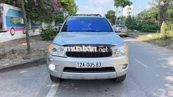 Toyota Fortuner 2012 Số sàn Máy dầu Bạc