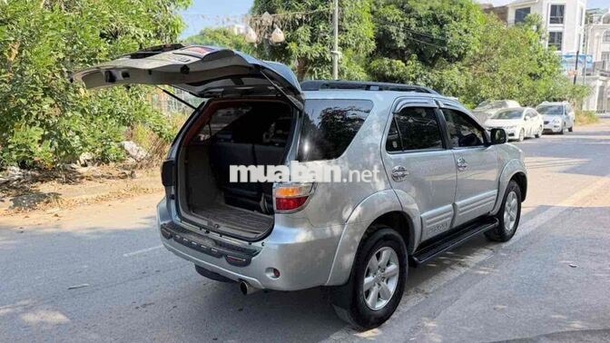 Toyota Fortuner 2012 Số sàn Máy dầu Bạc