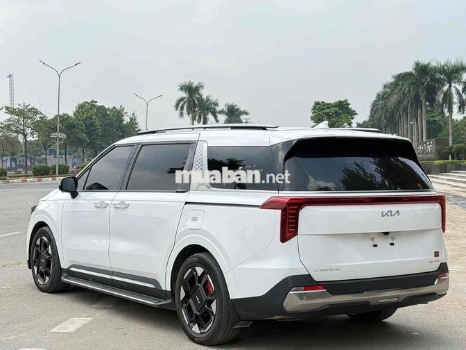 KIA Carnival 2025 2.2D Signature 4 vạn km
