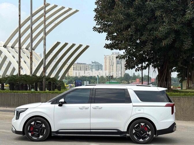 KIA Carnival 2025 2.2D Signature 4 vạn km