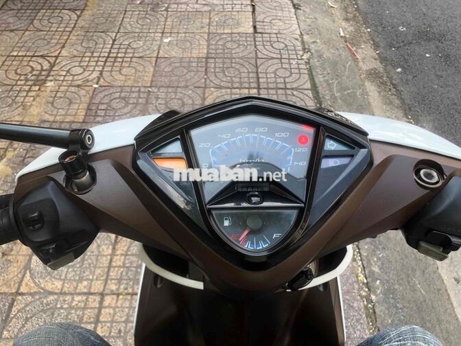 Yamaha Luvias 2016 màu Trắng Bạc