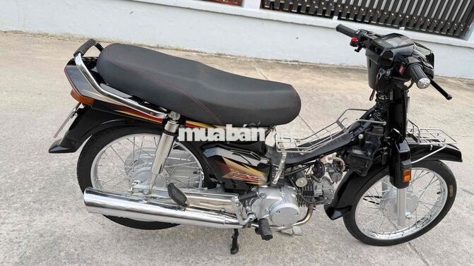 Honda Super Dream 2004 màu Đen
